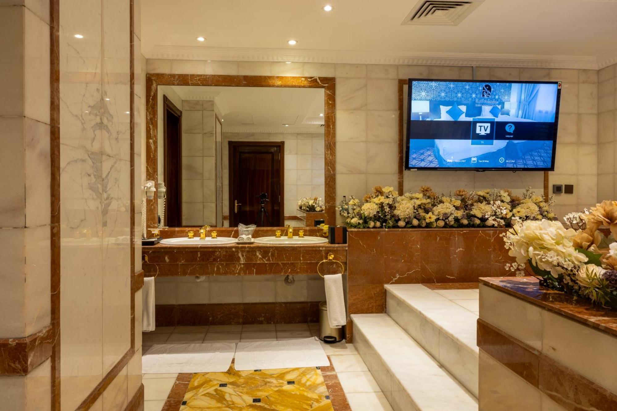 Dallah Taibah Hotel Medina Bagian luar foto